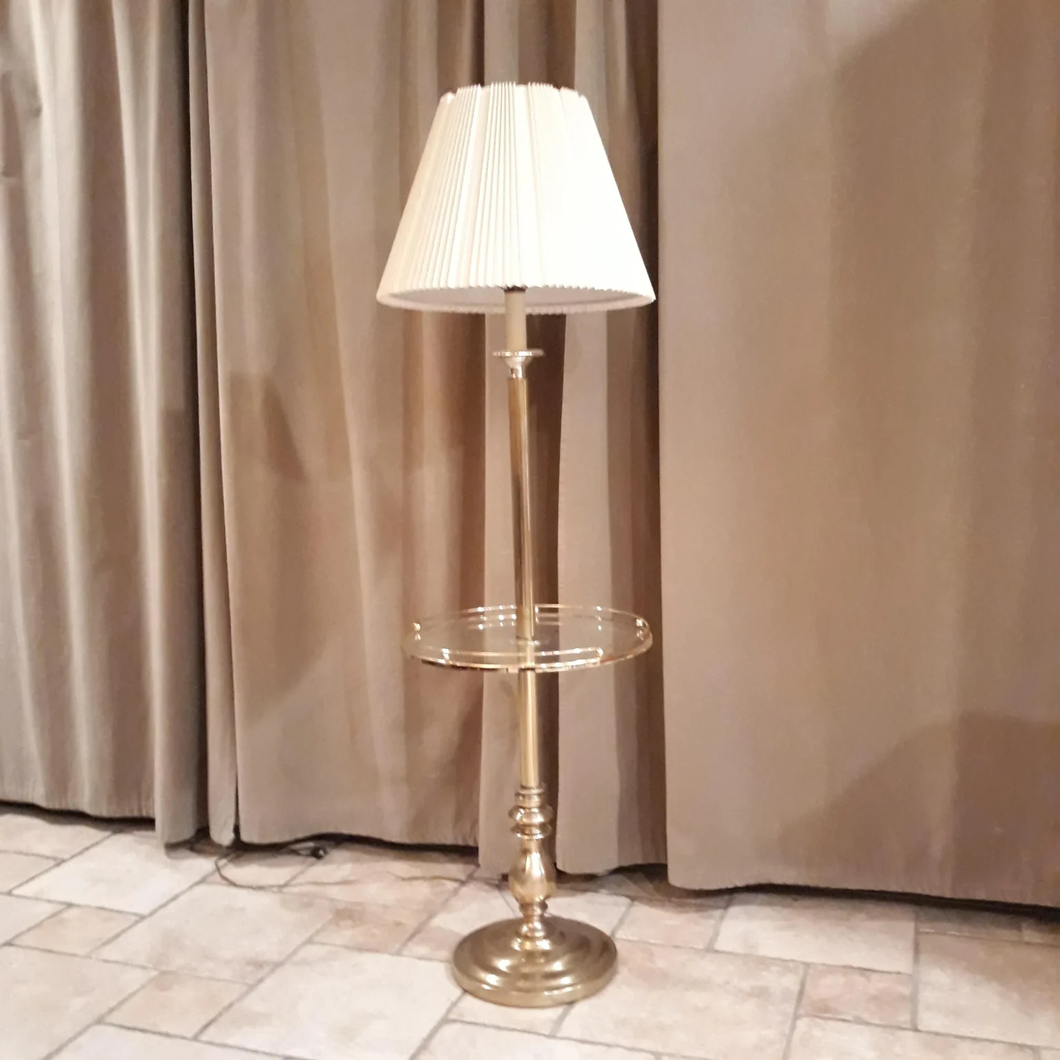 Brass Floor Lamp with Glass Table: The Ultimate Guide to Choosing and Styling This Timeless Combo Brass Floor Lamp with Glass Table